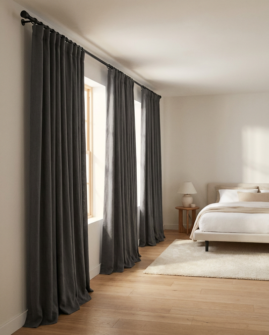 Blickdichter Vorhang nach Maß im Schlafzimmer